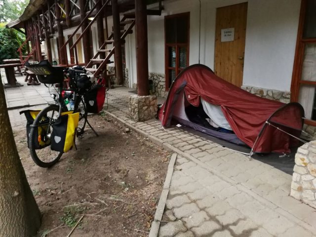 Kempingezés Tokajban egy esős napon