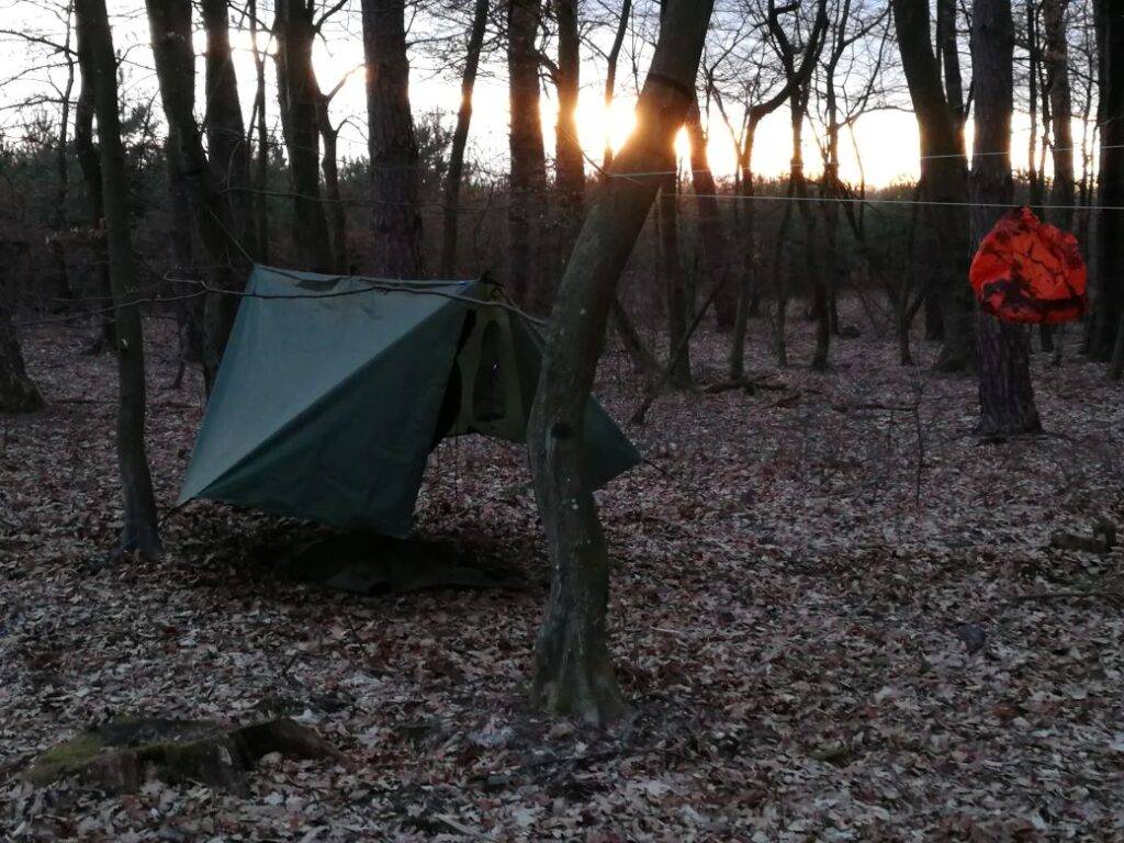 Táborozás függőággyal