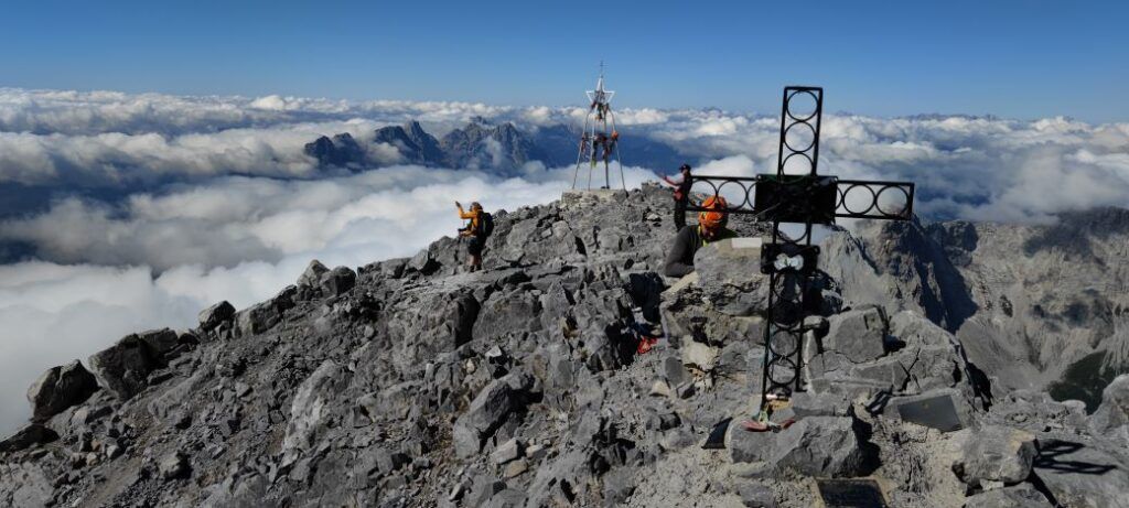 Ausztria, Karintia, hegycsúcs a felhők felett