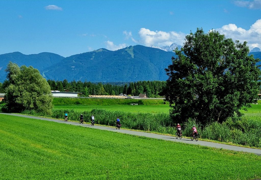 a-tarsak - Gyertekvelem halad a csapat