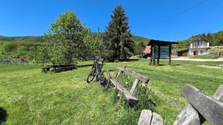 Vértestolna, játsszótér a focipálya mellett