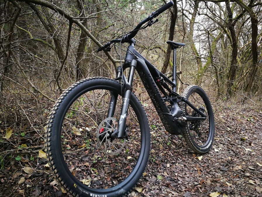 Specialized Turbo Levo E-bike. Testhosszal nyert a többi e-bike előtt.