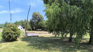 Gémeskút a héregi sportpálya mellett