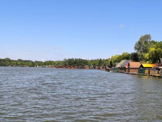 Horgászházak a Derítő-tavon