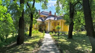 Ragály, sárga kastély