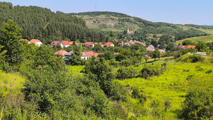 Szép völgyben megbúvó Borsodbóta