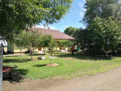 gatorhaz-a-tisza-mellett