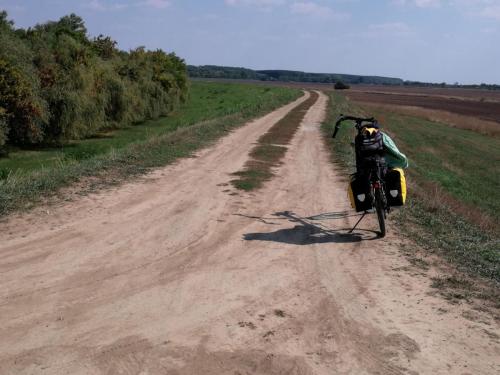 Poros úton a Tisza mellett