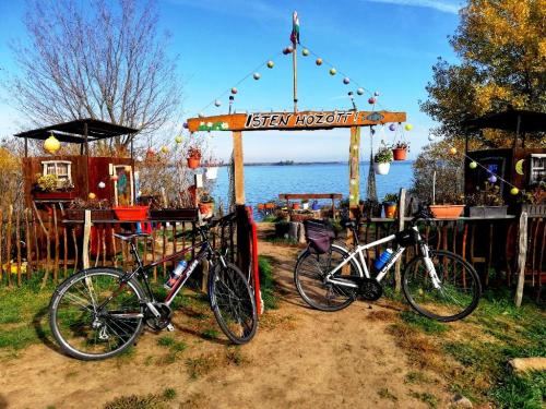 Tisza-tó ősszel, kerékpárral