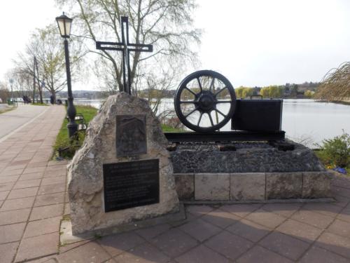 tavak-a-vertesben-kornyei-to-kitelepitesi-emlekmu